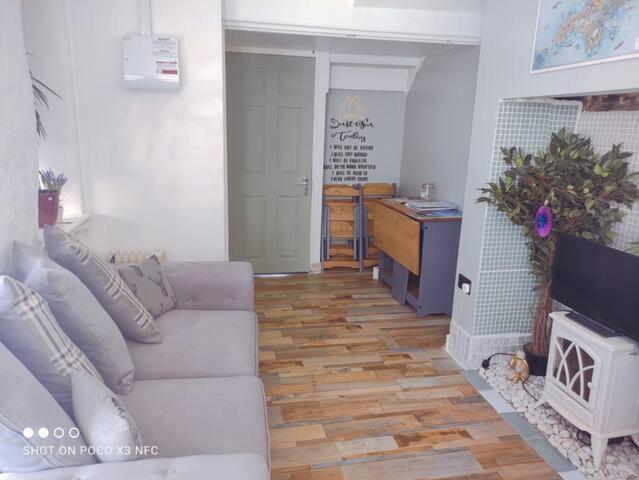 פאלמות' Cosy Wellbeing Stays On Cornish Coast מראה חיצוני תמונה